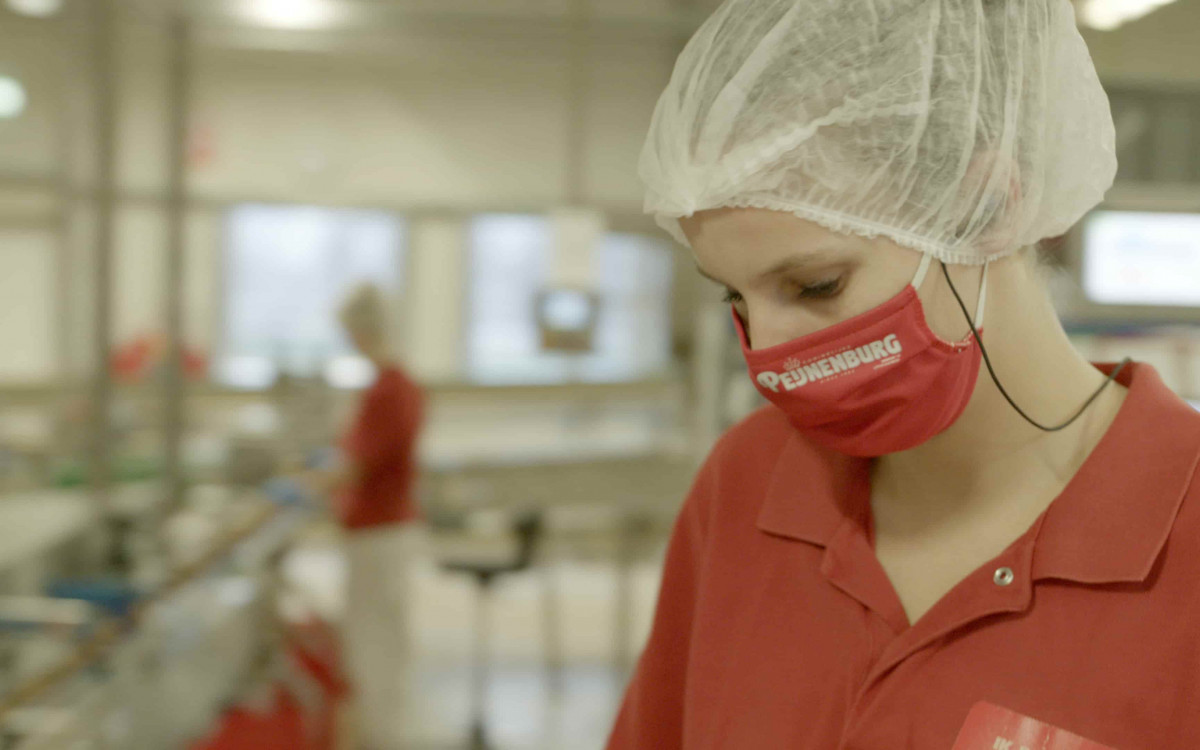 Employee in the production of Peijnenburg