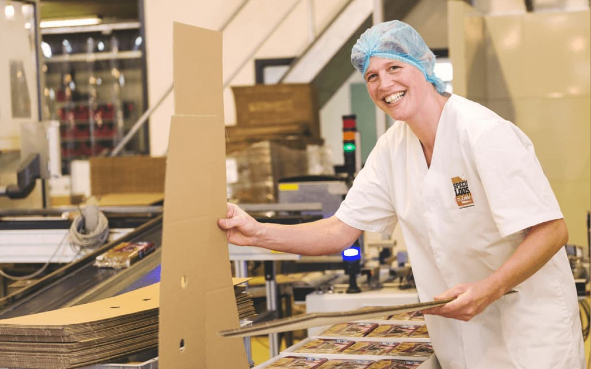 Employee working at Biscuiterie Willems