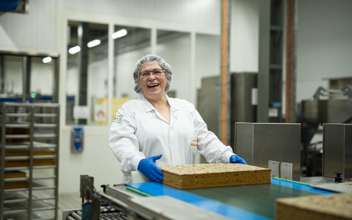 Employee working at the production of Peijnenburg