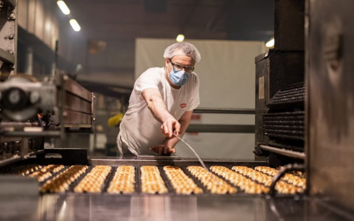 Production of the Suzy Waffles in the factory