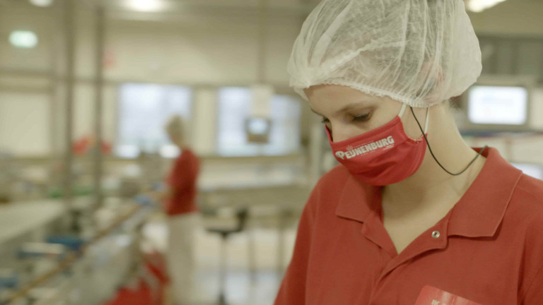 Employee in the production of Peijnenburg