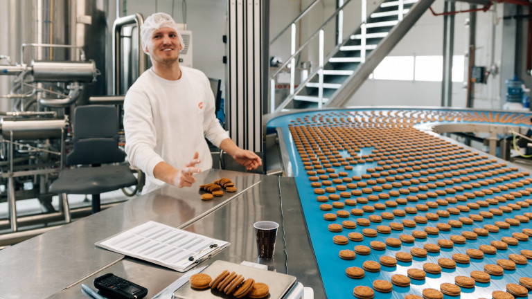 Production of Biscoff Sandwich cookie