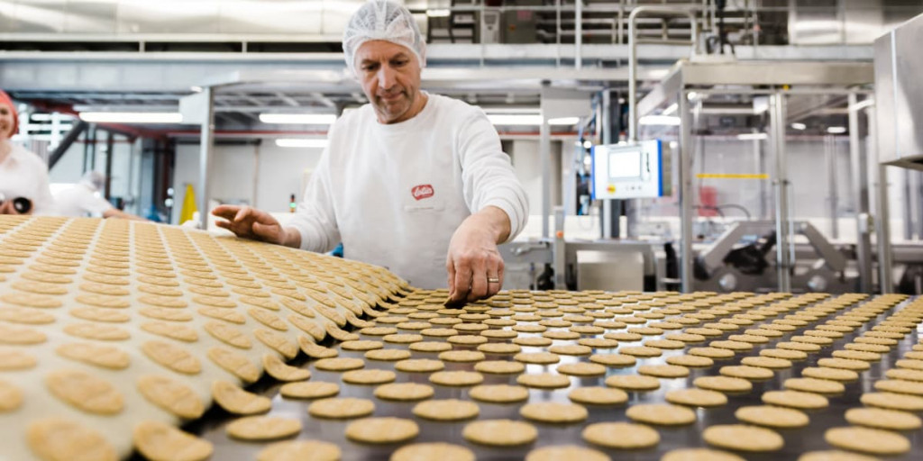 Biscoff cookie in production